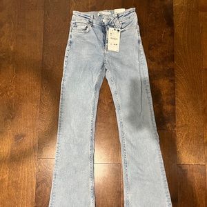 Zara Flared Light Wash Jeans- Sz 0